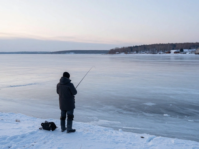 Безопасная толщина льда для зимней рыбалки: когда можно выходить на воду